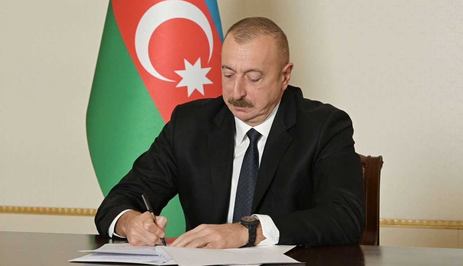 
	
		Prezident Baş prokurorla bağlı sərəncam İMZALADI
	
		&nbsp;


	
		&nbsp;


	&nbsp;